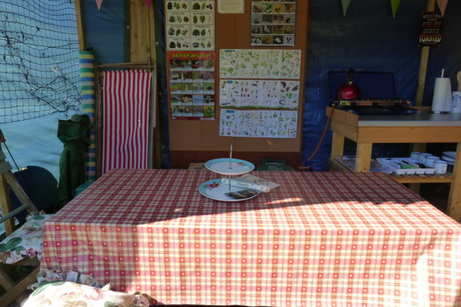 Cwt Gwyrdd Camp Kitchen Table